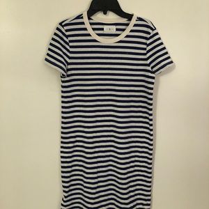 //NAVY BLUE AND WHITE STRIPPED DRESS//